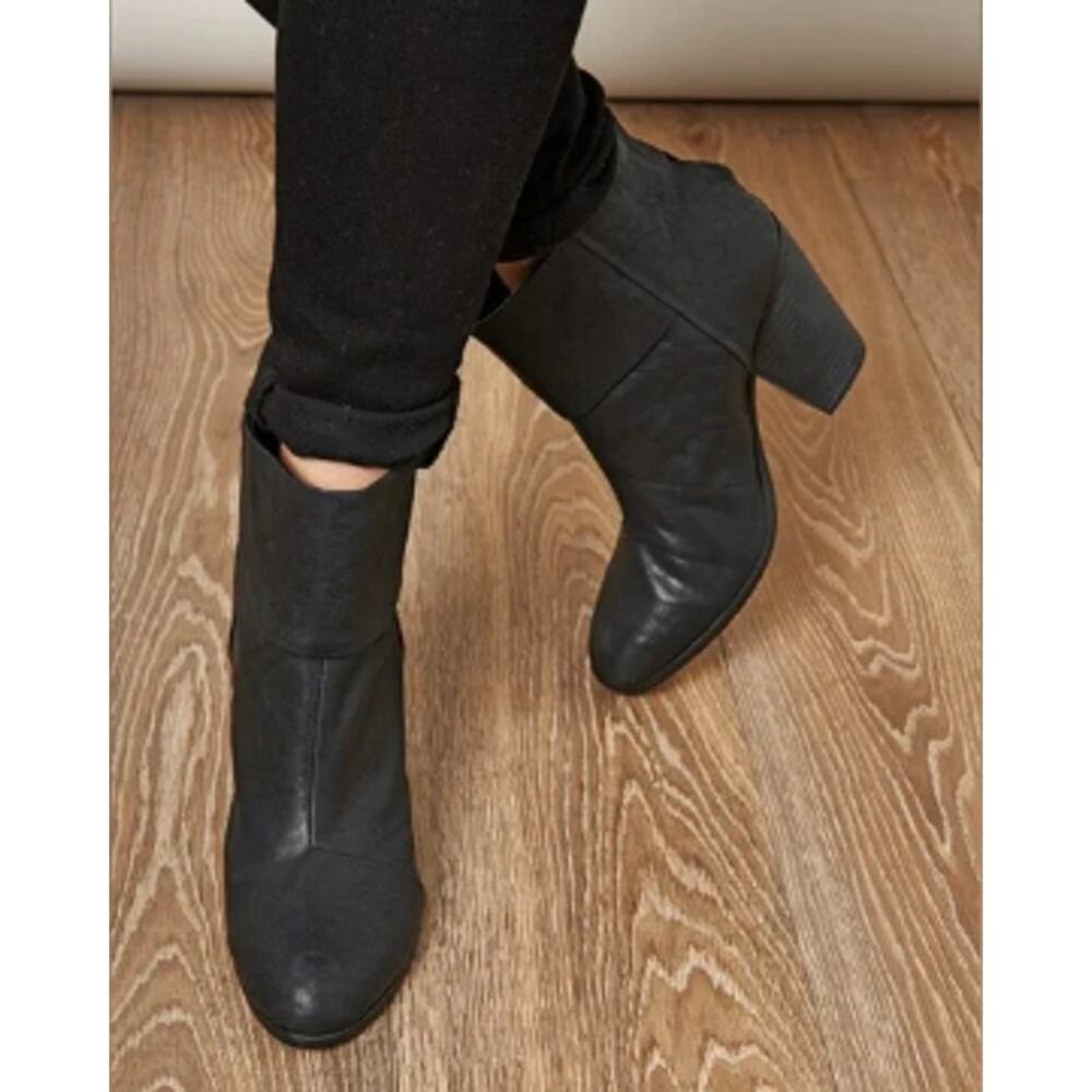 RAG AND BONE Classic Newbury Black Leather Stacked Heel Bootie Zip Back Sz 7